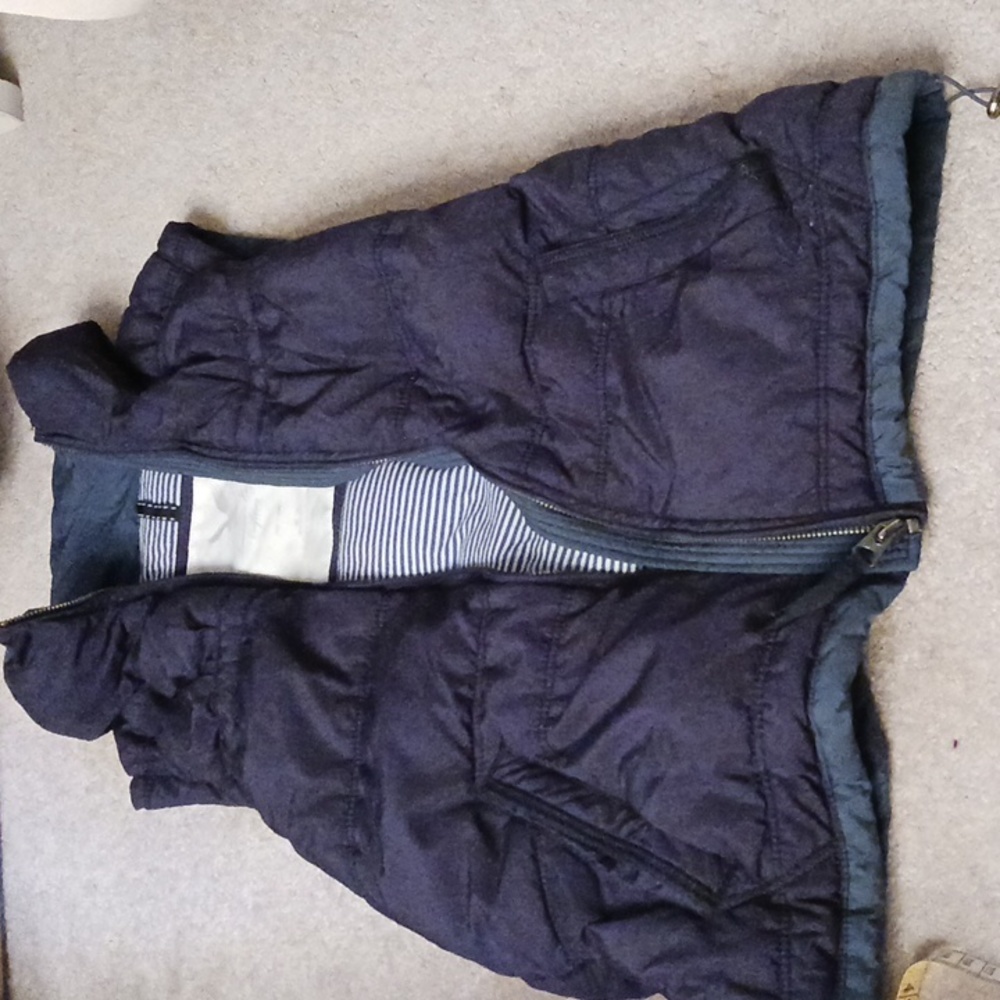 American Eagle puffer vest